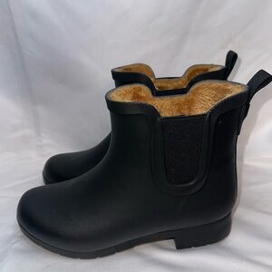 Black Ankle Chooka Rain Boots with Warm Tan Lining size 6